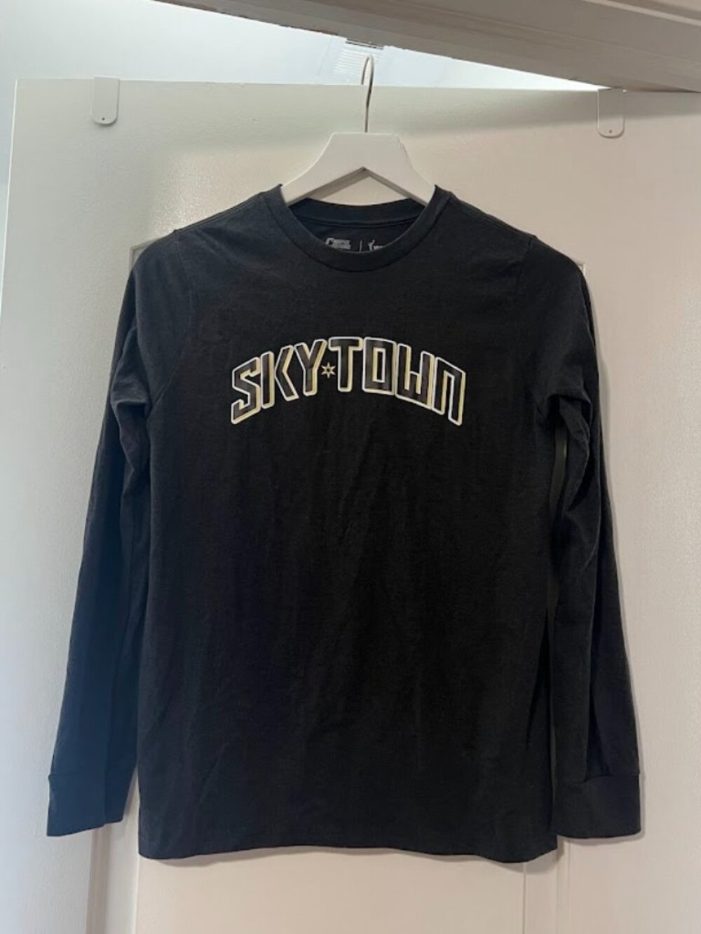 Chicago Sky Official Merch Long-Sleeve T-shirt, Black/Dark Grey - Youth Large